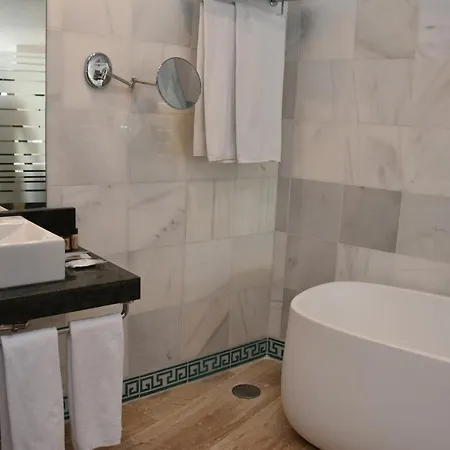 Hotel Dona Lola Zahara 4*