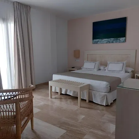 Dona Lola Zahara Hotel 4*