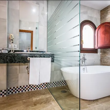Dona Lola Zahara Hotel