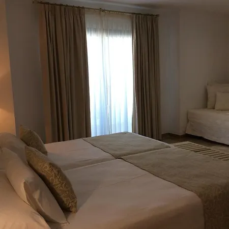 Dona Lola Zahara Hotel 4*
