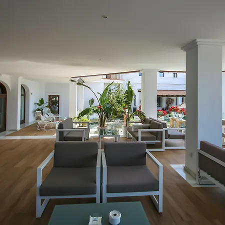 Dona Lola Zahara Hotel