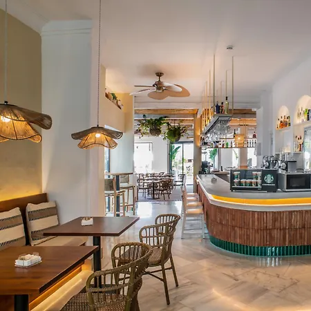 Dona Lola Zahara Hotel 4*